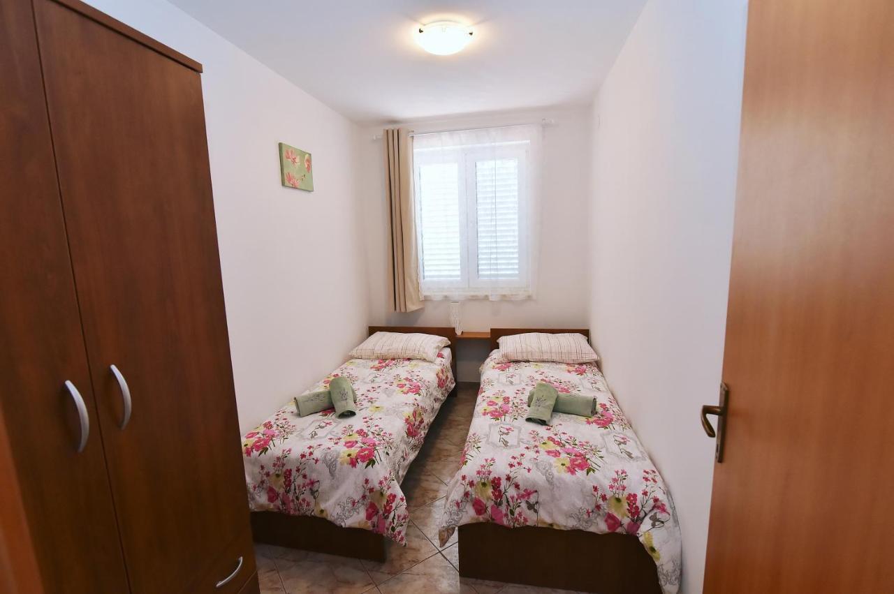 Apartments Luni II Башка Экстерьер фото